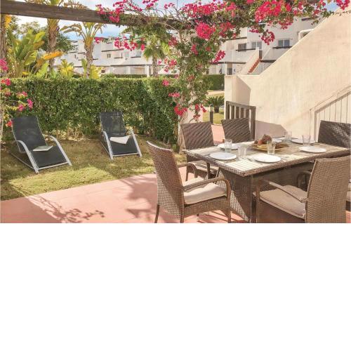 Amazing Apartment In Alhama De Murcia With 3 Bedrooms, Outdoor Swimming Pool And Swimming Pool