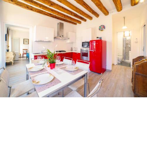 Amorucci House