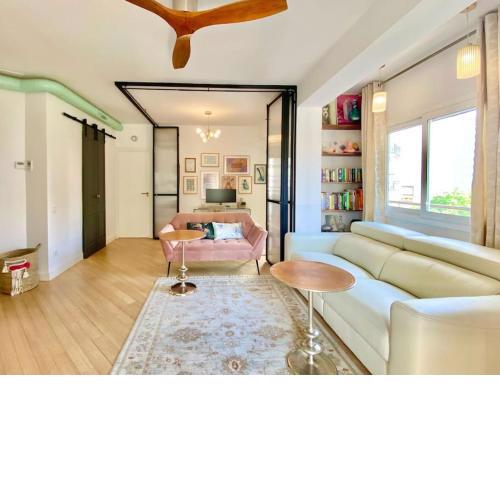 BEAUTIFUL DESIGNER FLAT Nr BEACH/WFH/Wifi300Mb/AC