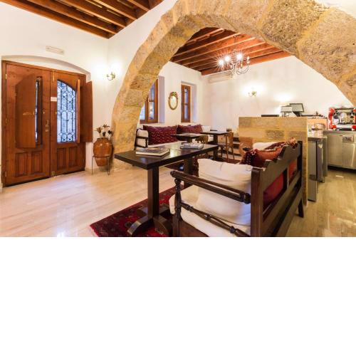 Camelot Traditional & Classic Hotel