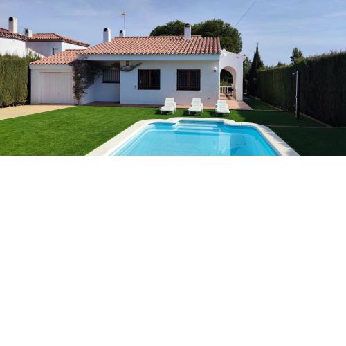 Chalet a pie Cala Forn con piscina