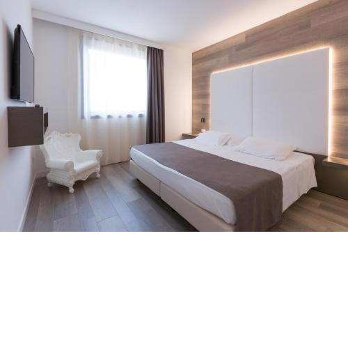 City Hotel & Suites