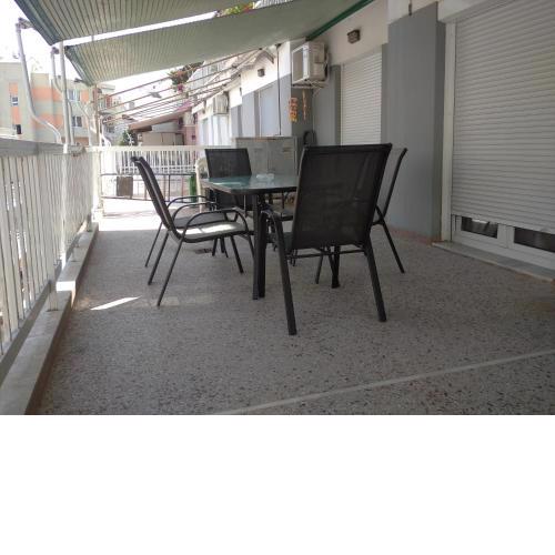 Debby's Central Apartment