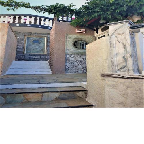 Hermes Korifi Suites