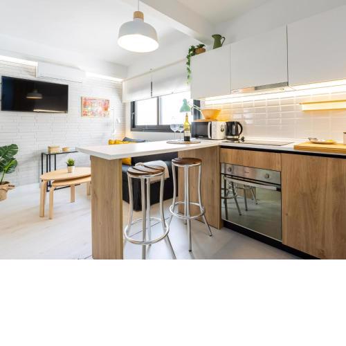 Holidays2Malaga Zanca Brand New Flat & Smart TV & 400 mts from Plaza de la Merced