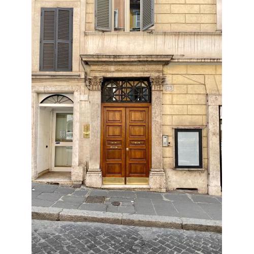 LivinRome Barberini Apt