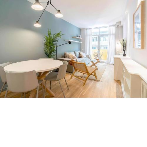 Modern stylish 3 bedroom Arco de Triunfo
