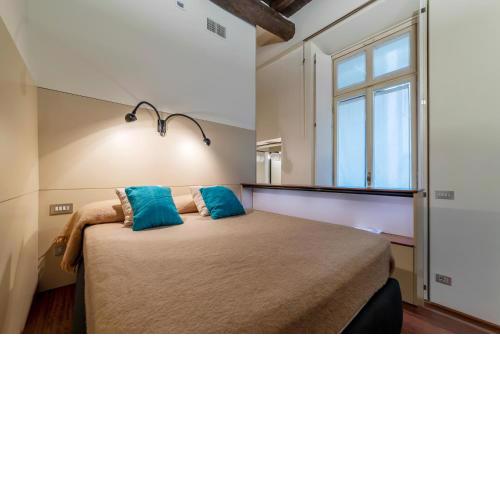 Montecitorio and Via Condotti Apartment