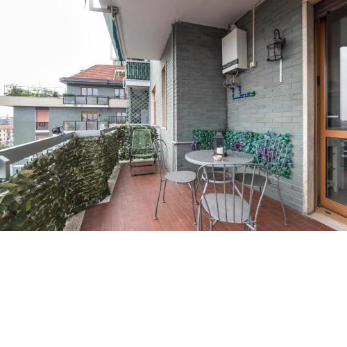 Pasteur Modern Studio with Terrace!