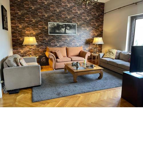 Private Room At A warm House (Downtown)