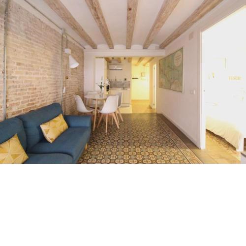 Revamped historic apartment in Barcelona center
