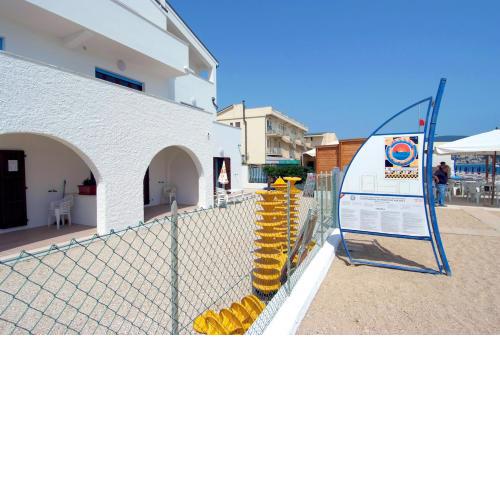 RS320 - Marcelli, bilocale in residence fronte mare 1p