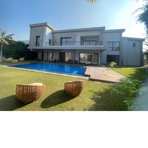Swanlake Luxurious Villa