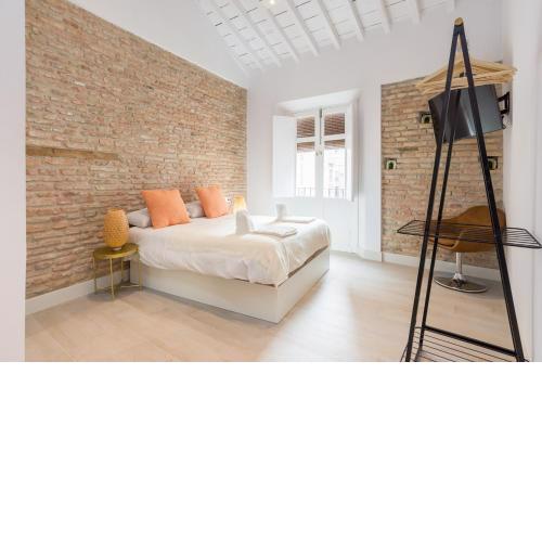 TE2A-El Teatro Brick Wall Suite Prime Location