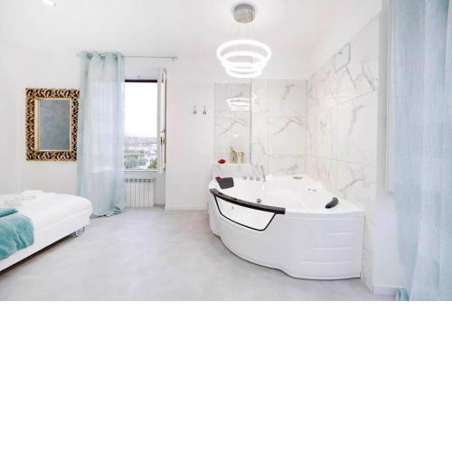 White Panoramic Jacuzzi Suite Trastevere - Top Collection